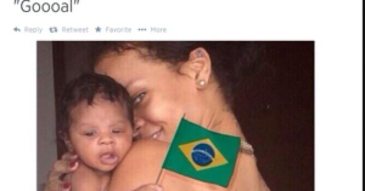 Rihanna divulga fotos de topless e bandeiras do Brasil