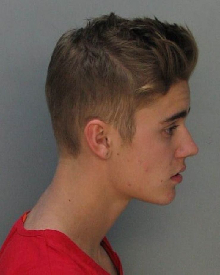 Justin Bieber tem seu julgamento adiado mais uma vez