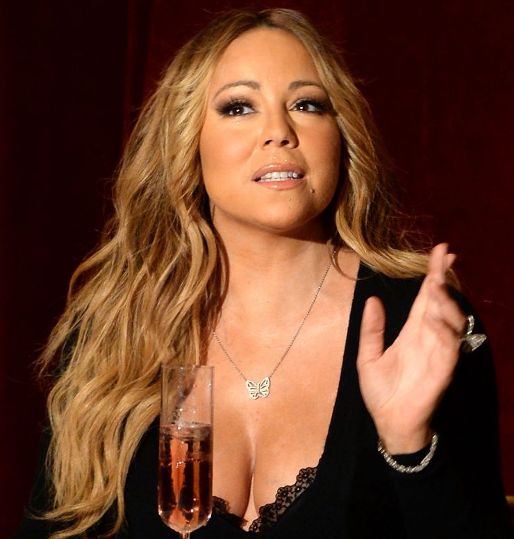 Mariah Carey desafina em show e vídeo se espalha rapidamente pela rede