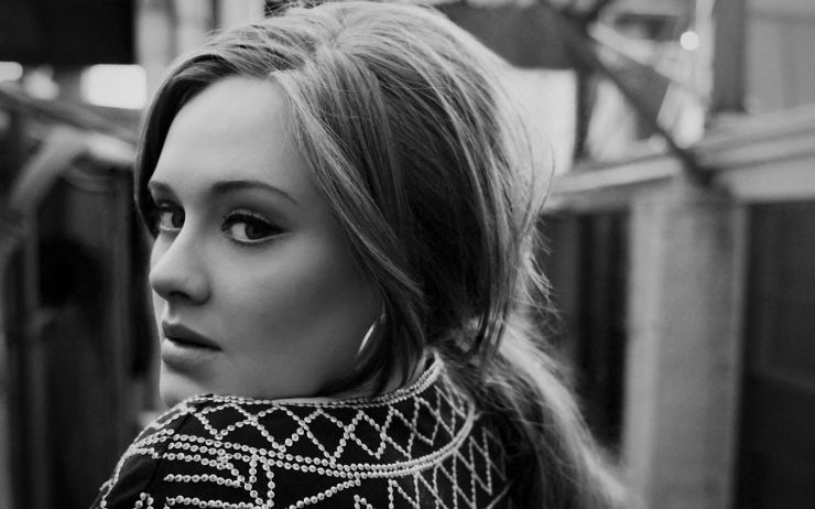 Gravadora confirma que novo disco de Adele não chega este ano
