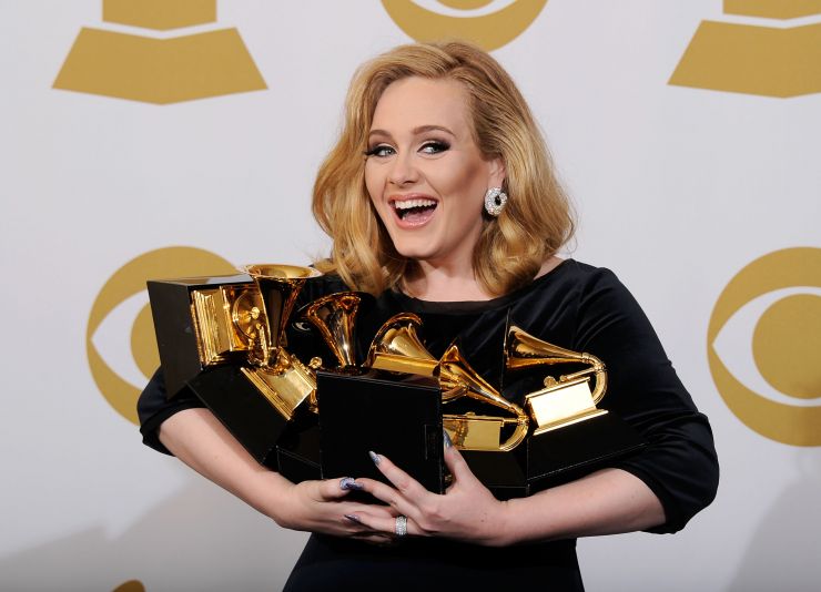 Gravadora confirma que novo disco de Adele não chega este ano