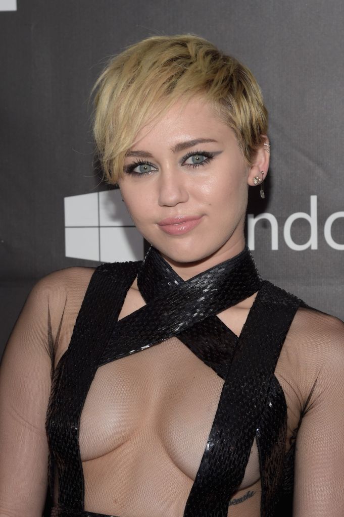 Miley Cyrus admite ter doado 500 mil dólares em baile de caridade