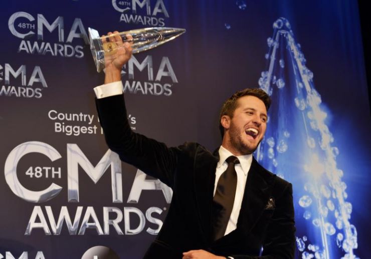 Miranda Lambert e Luke Bryan são destaques na entrega do CMA Awards