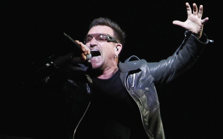 Avião do vocalista do U2 perde peças antes de pousar em Berlim