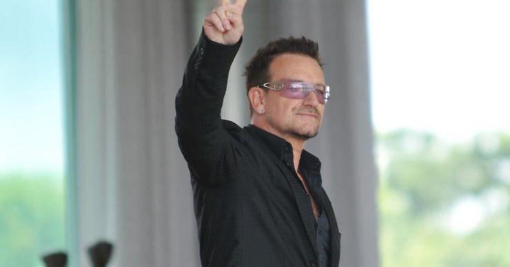 Bono sofre acidente de bicicleta e fratura braço