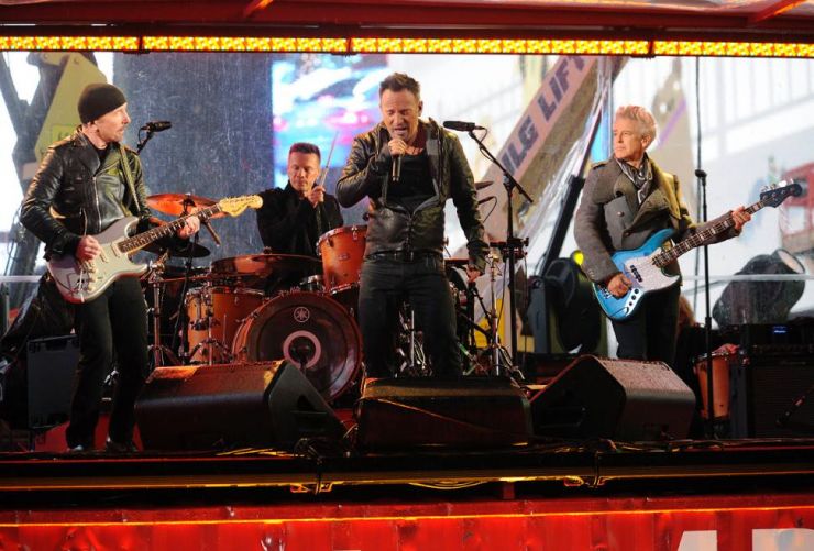 Bruce Springsteen e Chris Martin tocam com U2 em evento
