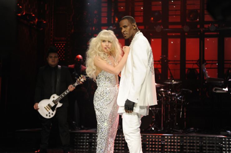 Lady Gaga pede para retirar música com R. Kelly dos serviços de streaming