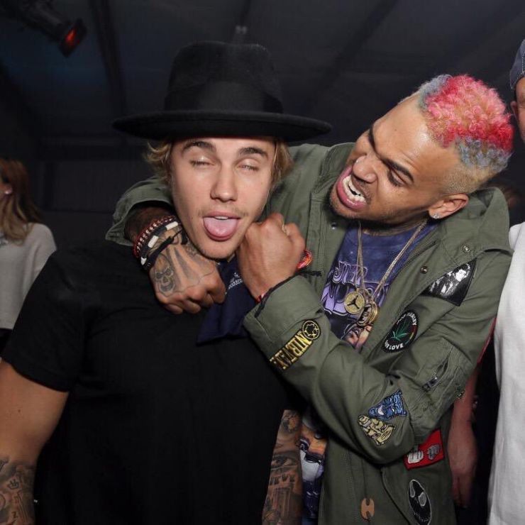 Chris Brown e Justin Bieber são envolvidos em nova polemica