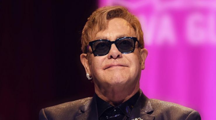 Elton John celebra 29 anos de sobriedade