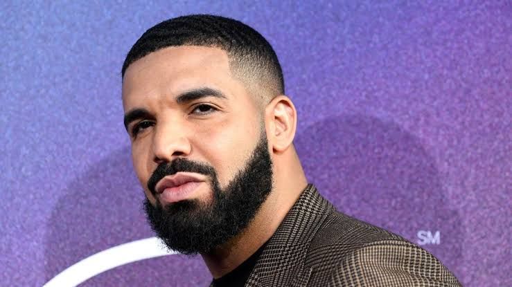 Drake é vaiado e deixa palco durante festival