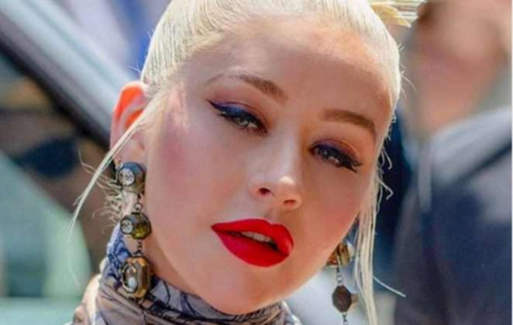 Christina Aguilera confirma que regravou “Reflection” para novo “Mulan”