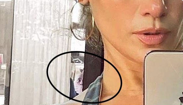 Homem misterioso aparece em selfie de Jennifer Lopez