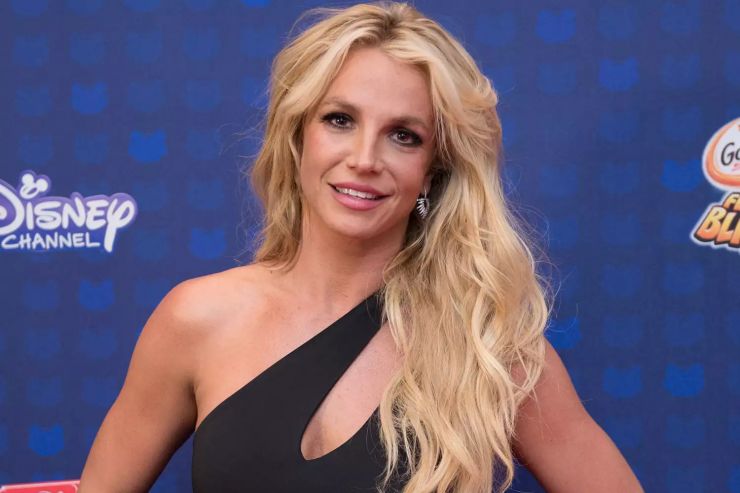 Britney Spears assina acordo para escrever biografia