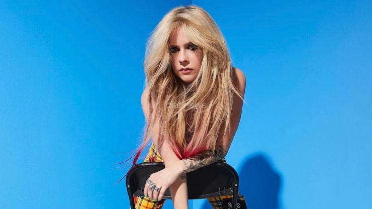 Avril Lavigne lança novo álbum completo