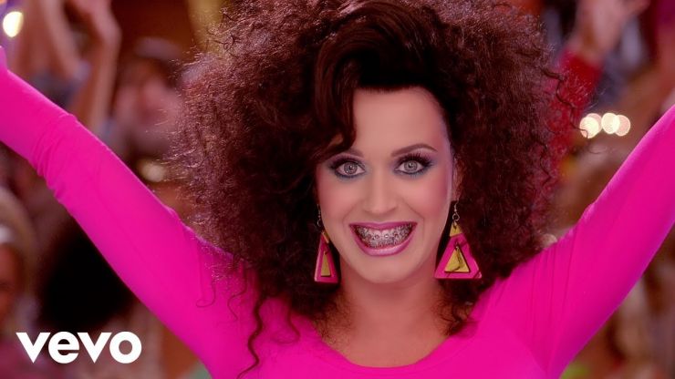 Katy Perry vende direito de cinco álbuns e fatura US$ 225 milhões