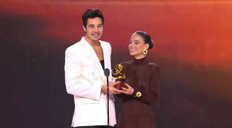 Marília Mendonça ganha Grammy com álbum póstumo