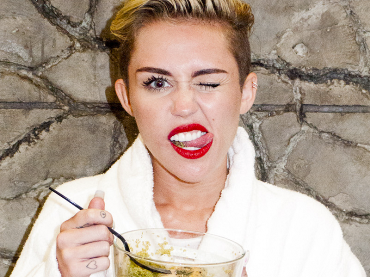 Miley Cyrus é descrita como uma pessoa muito solitária