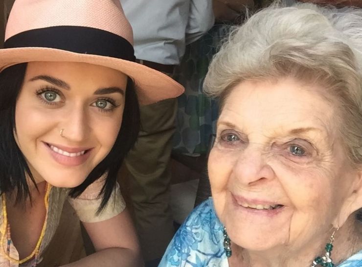 Katy Perry se despede da avó em post nas redes sociais