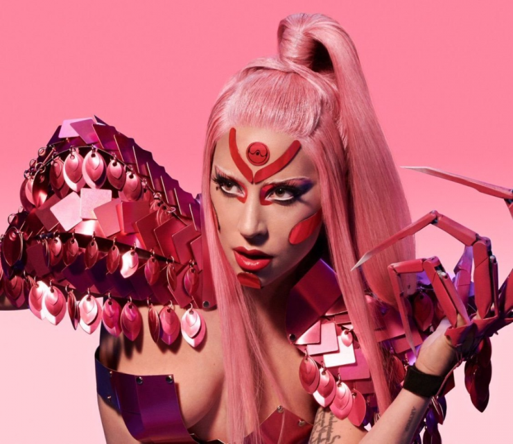 Lady Gaga anuncia adiamento do lançamento do novo álbum
