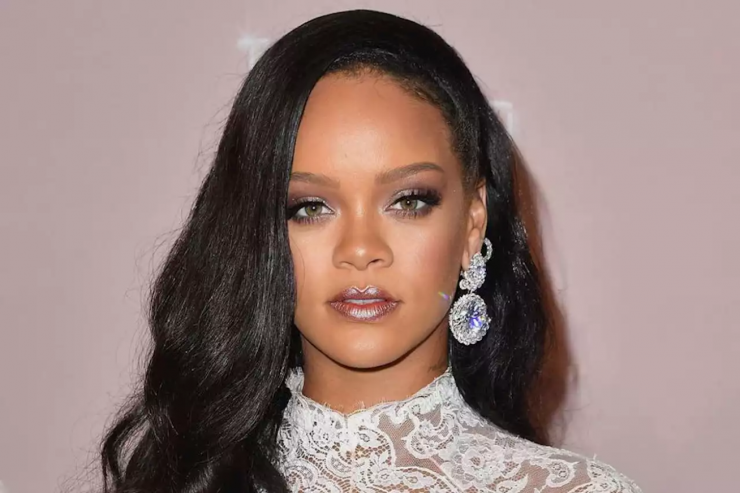 Rihanna se torna a mulher mais rica da música no Reino Unido