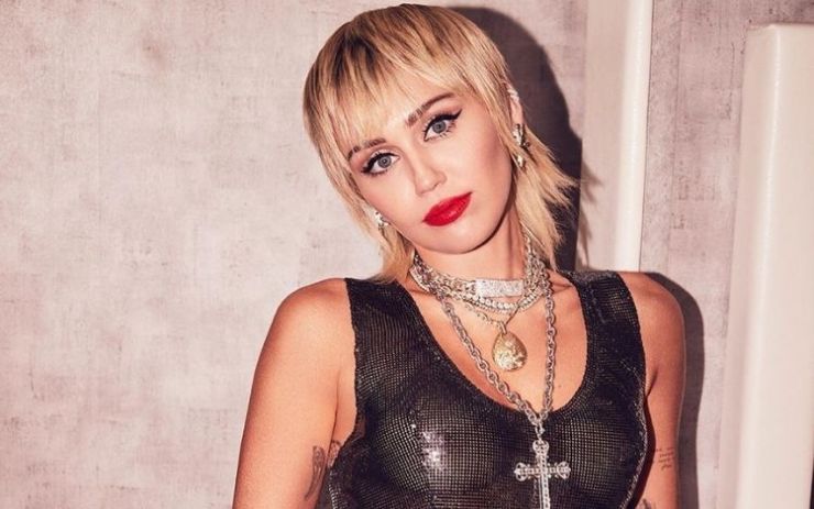 Miley Cyrus afirma estar sóbria mas ter medo de recaída