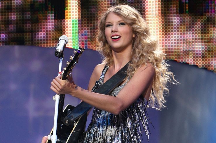 Taylor Swift lança nova versão de “Love Story”