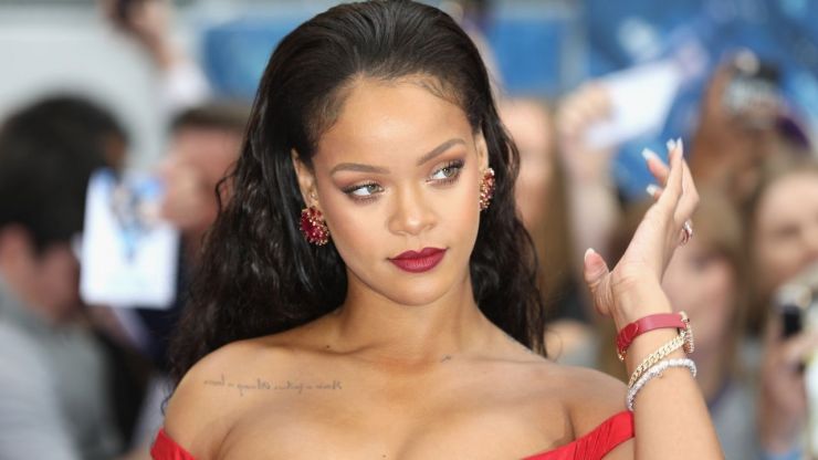 Rihanna se torna oficialmente uma bilionária