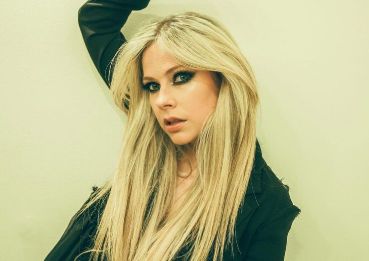 Avril Lavigne começa a dar “unfollow” em celebridades