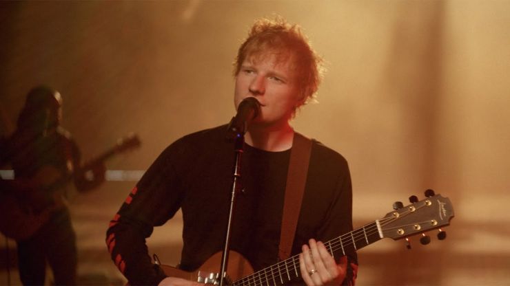 Ed Sheeran confirma teste positivo para Covid-19