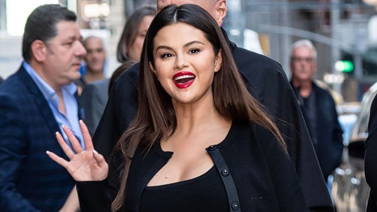 Selena Gomez assina contrato com Univision