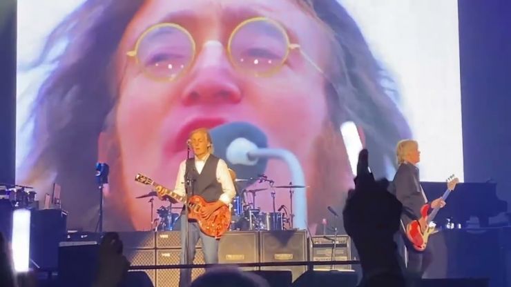 Paul McCartney faz dueto com John Lennon em apresentação ao vivo