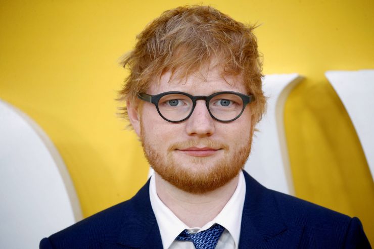Ed Sheeran segue como artista mais tocado do Reino Unido