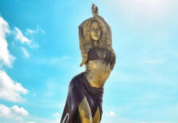 Shakira ganha estátua gigante na Colômbia
